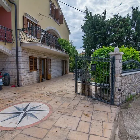 Giulio Apartment *